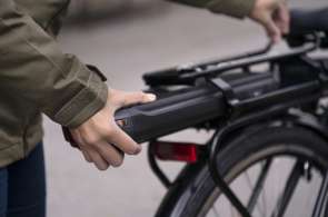 Beeld bij Vijf tips om onderweg langer met je fietsaccu te doen