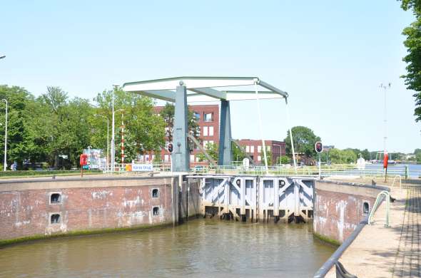 Beeld bij Grote Merwedesluis en de Hollandse Waterlinie