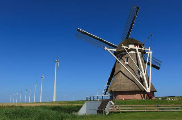 Beeld bij De noordelijkste molen van het vasteland