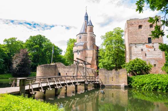 Beeld bij Via landweggetjes en langs kastelen naar het historische Dorestad