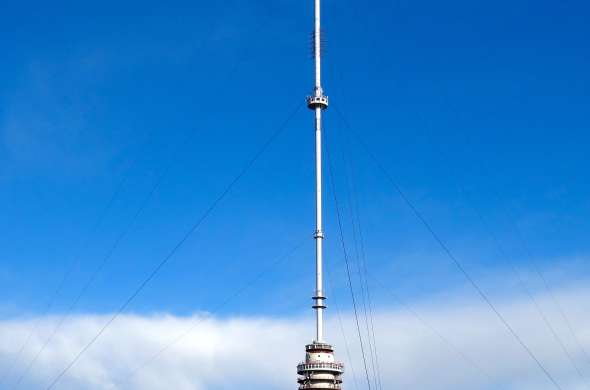 Beeld bij Met Zendmast Lopik in het zicht