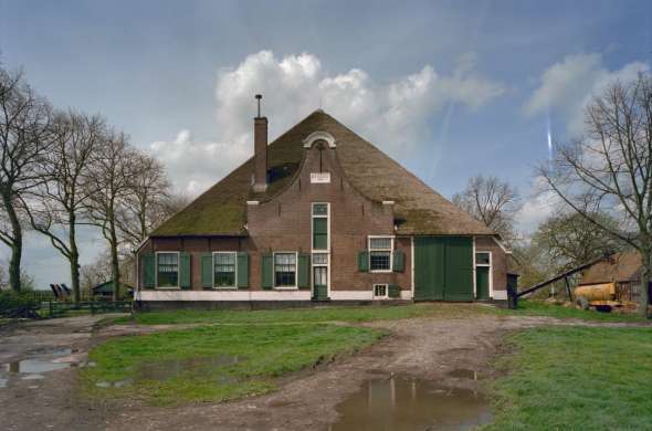 Beeld bij Stolpboerderij Broedersbouw