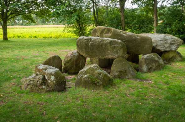 Beeld bij Heide en hunebedden